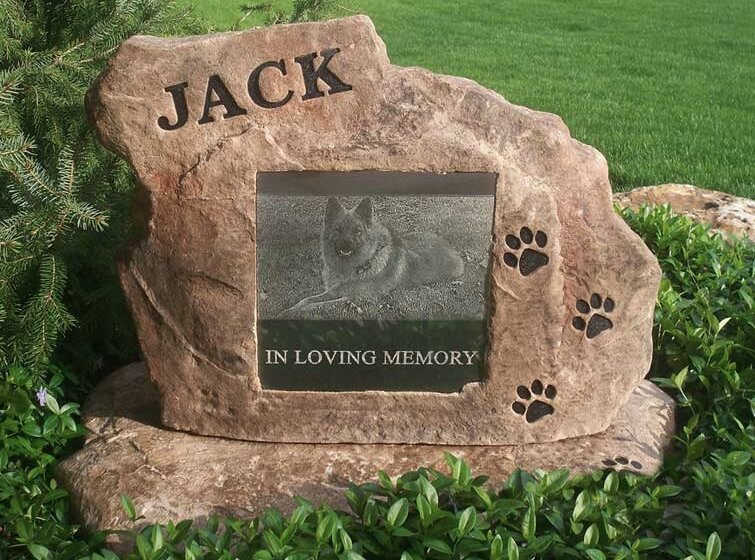 MN Dog Memorial Head Stone